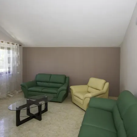 With A Parking Space - 14685 * זאדאר