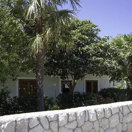 With A Parking Space - 14685 זאדאר