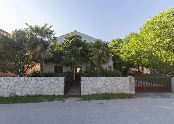 With A Parking Space - 14685